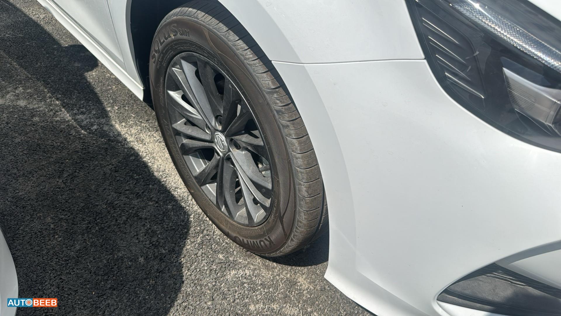 MG MG5 2025