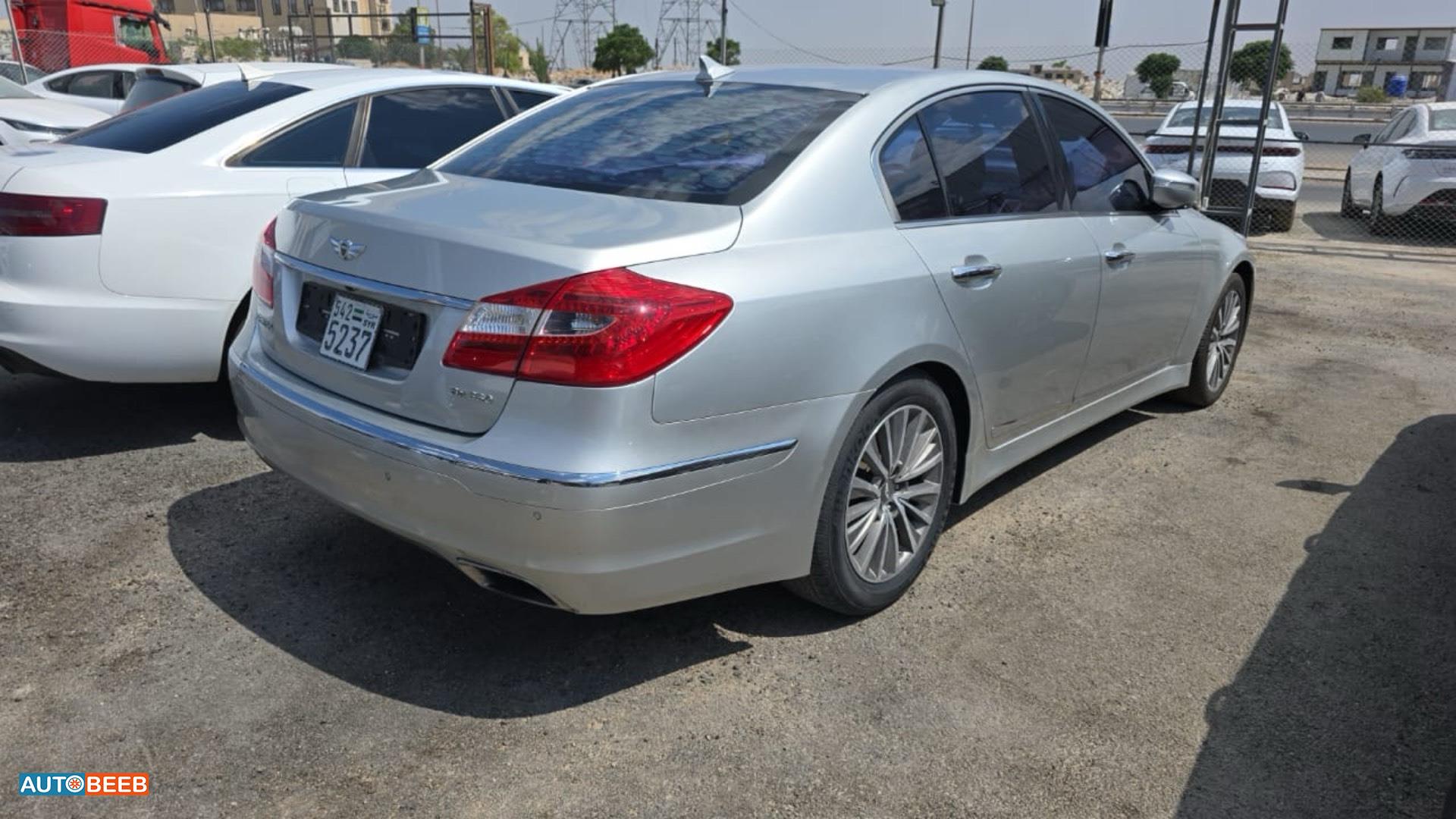 Hyundai Genesis 2013