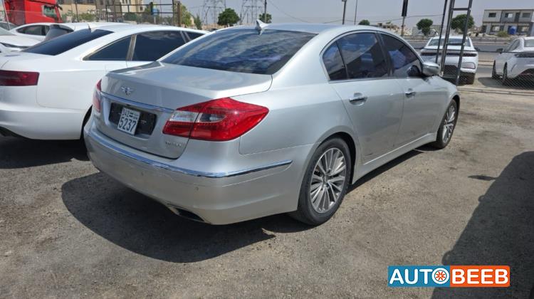 Hyundai Genesis 2013