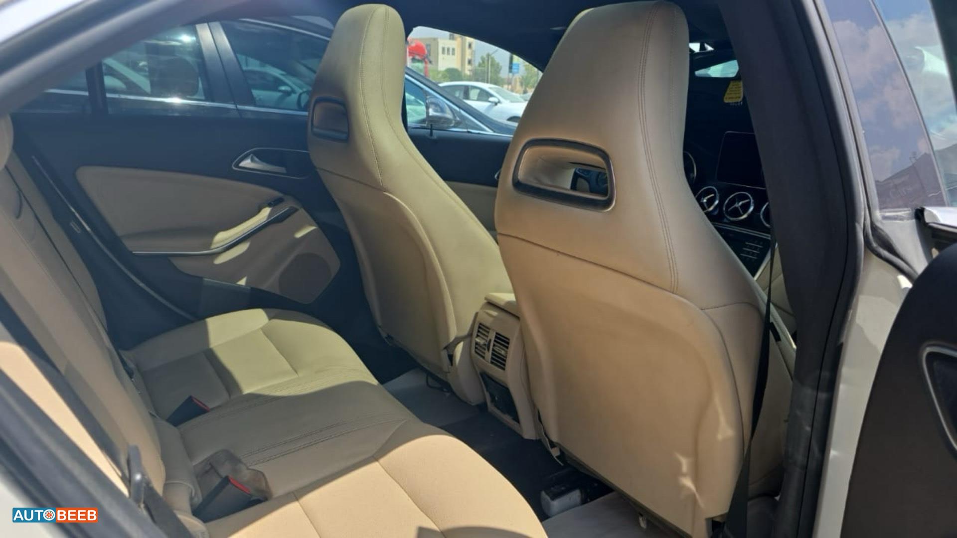 Mercedes Benz CLA250 2014