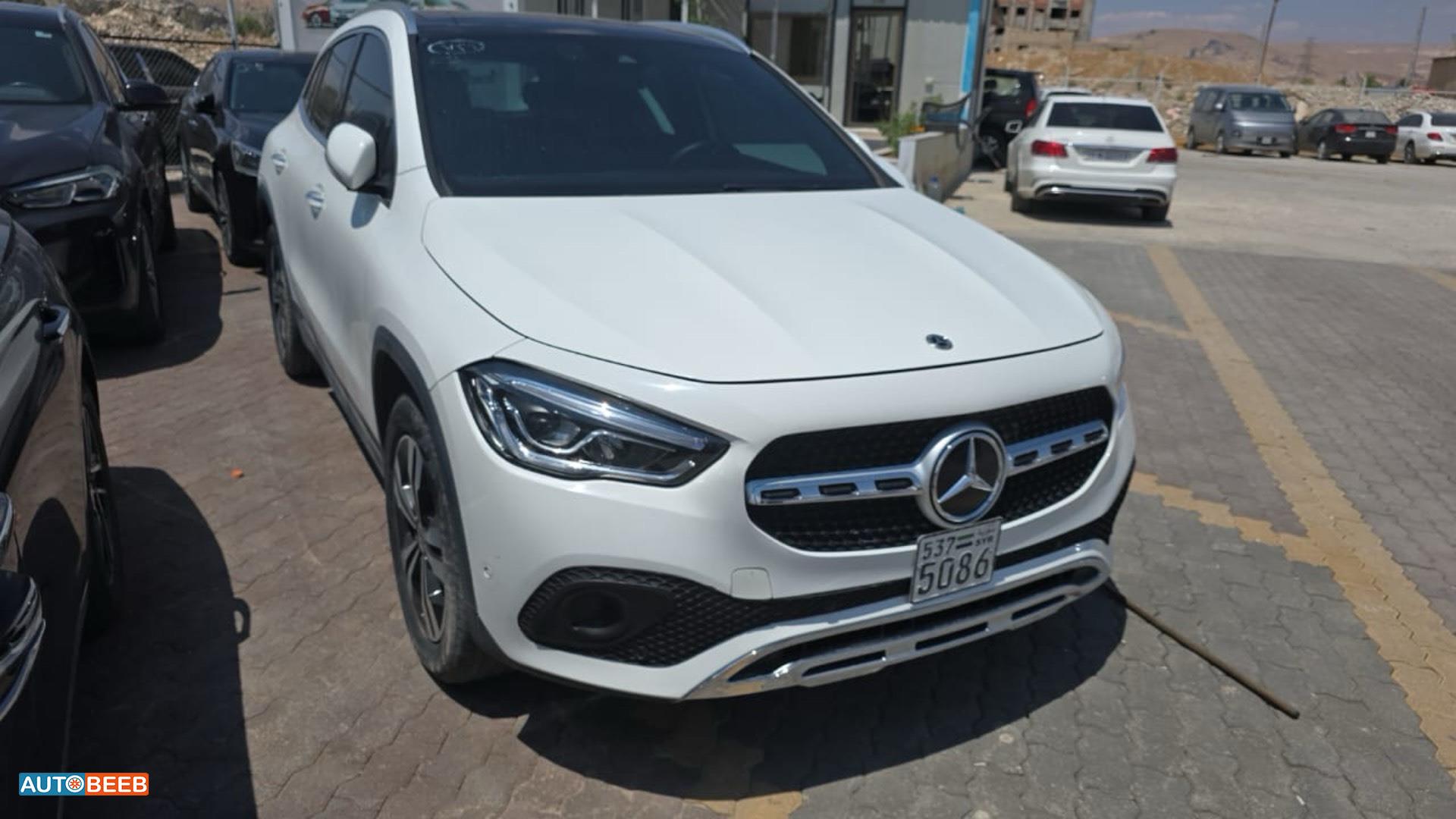 Mercedes Benz GLA250 2021