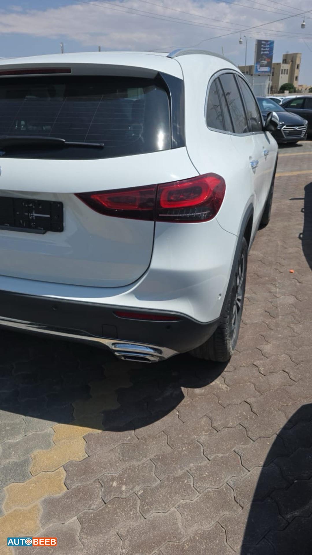 Mercedes Benz GLA250 2021