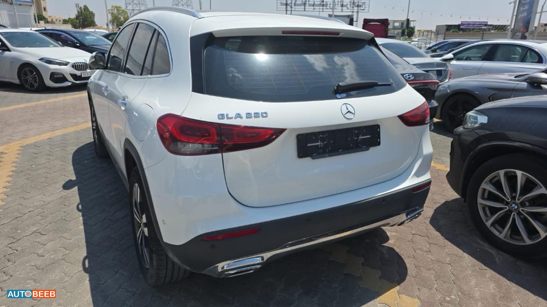 Mercedes Benz GLA250 2021