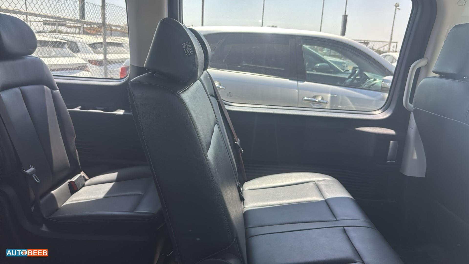 Minibus Hyundai 2022