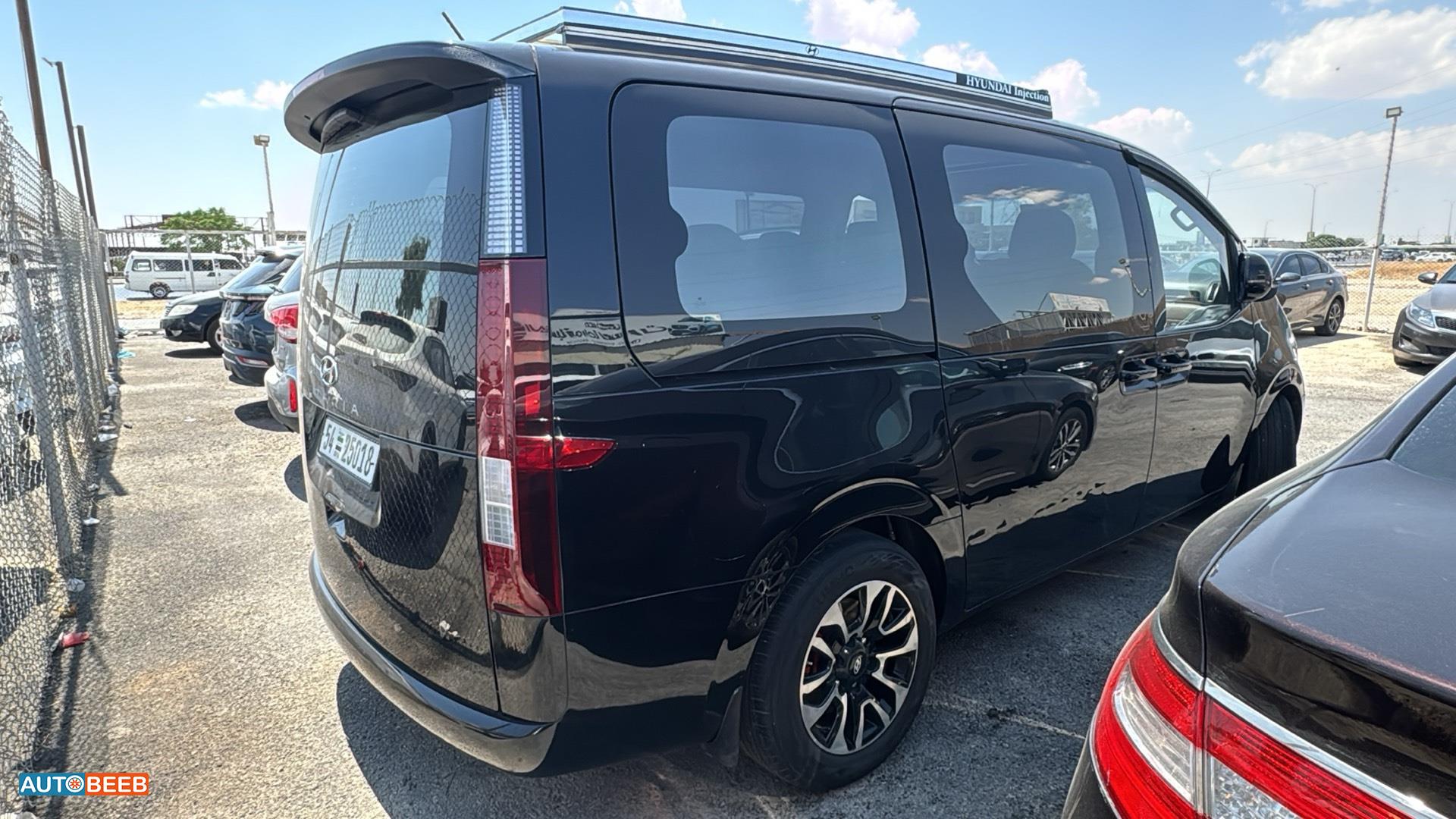 Minibus Hyundai 2022