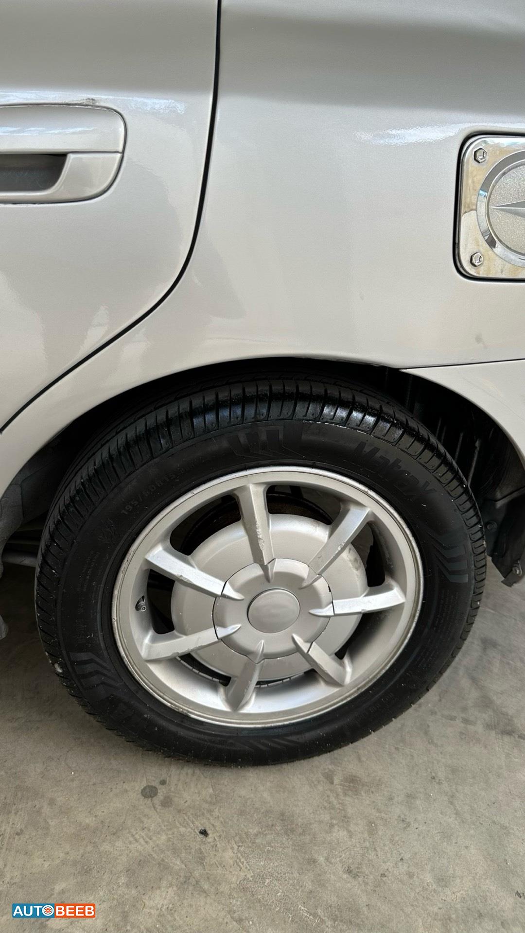 Hyundai Elantra 2003