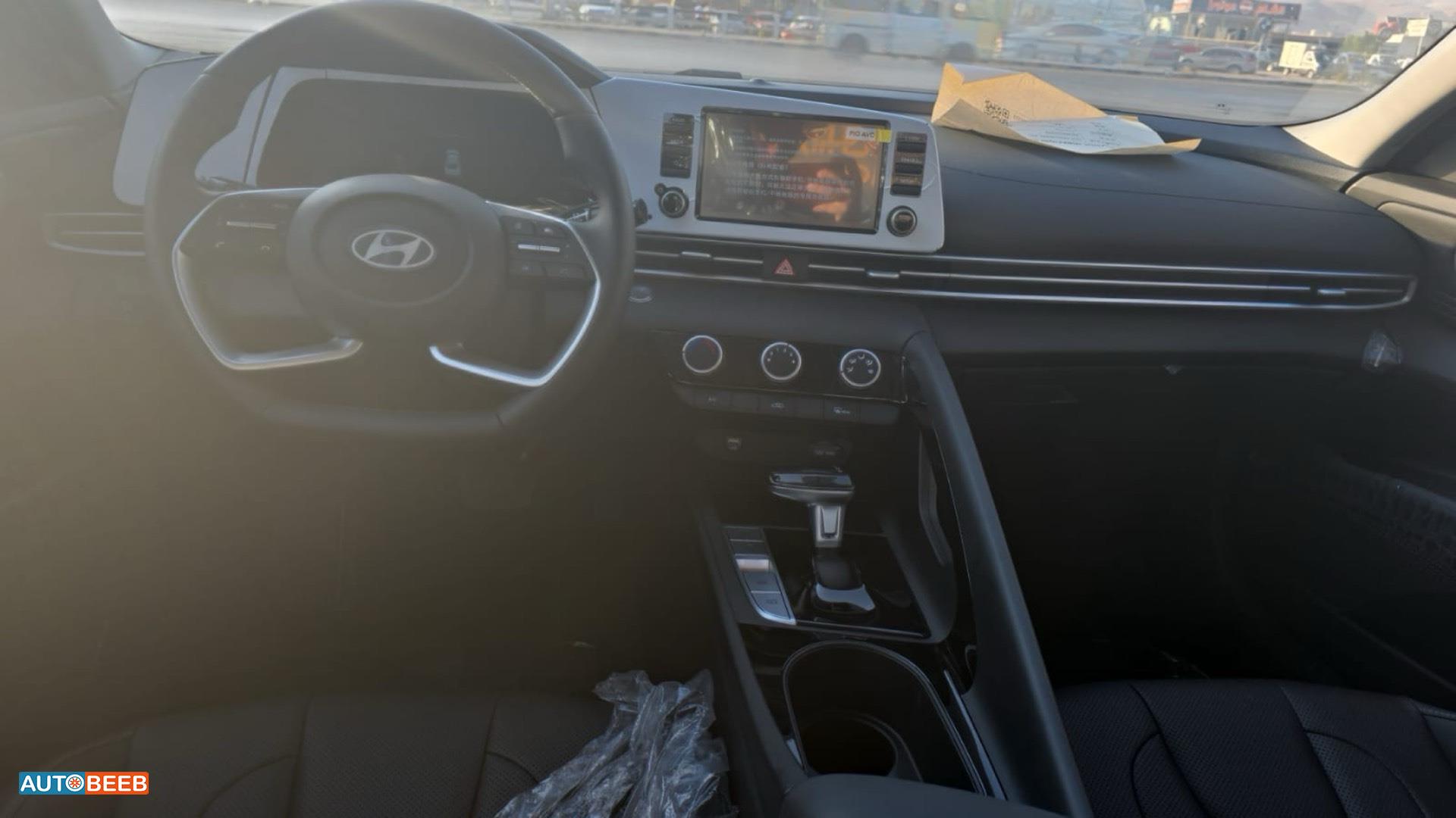Hyundai Elantra 2025