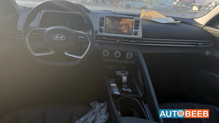 Hyundai Elantra 2025