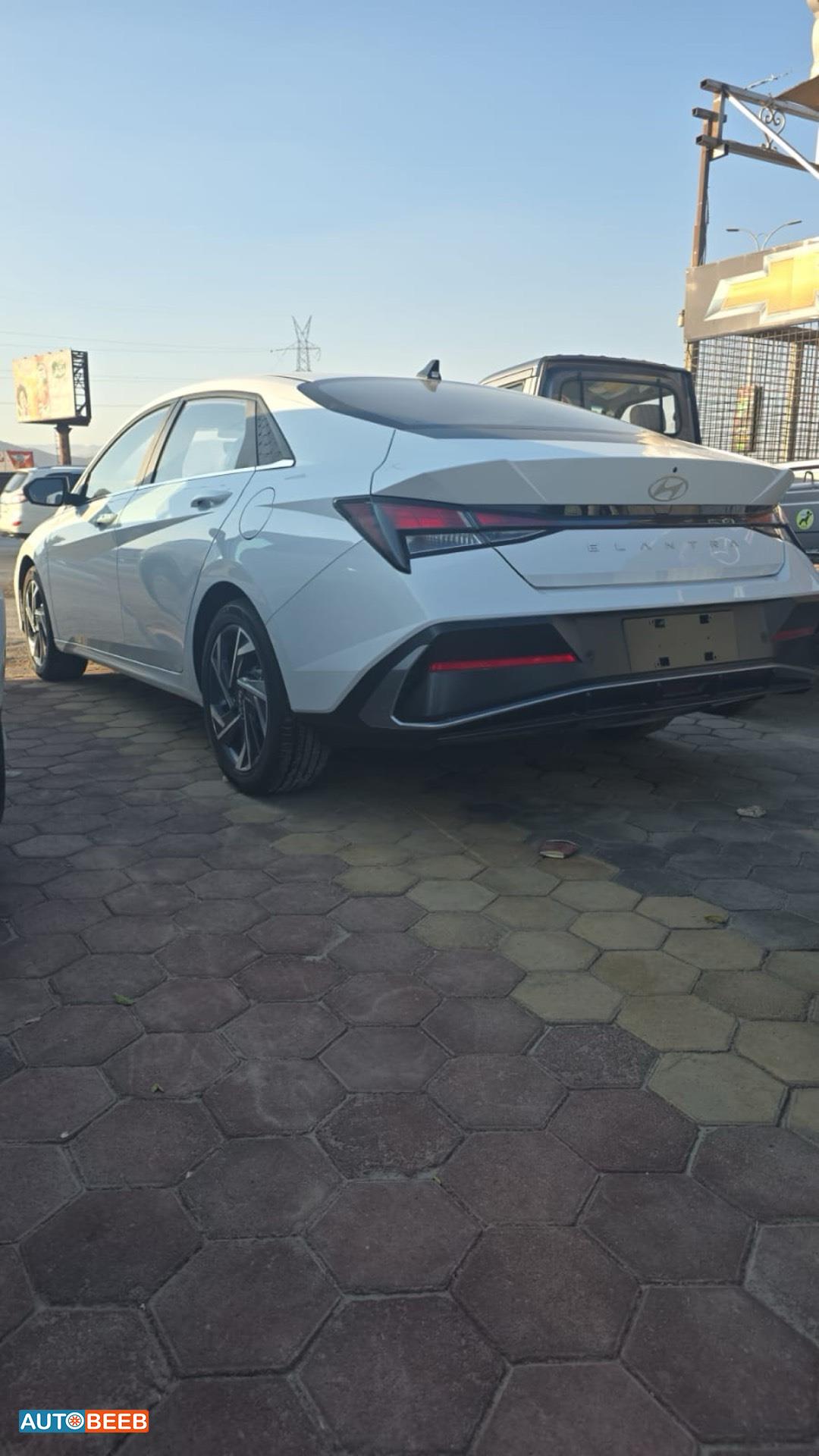Hyundai Elantra 2025