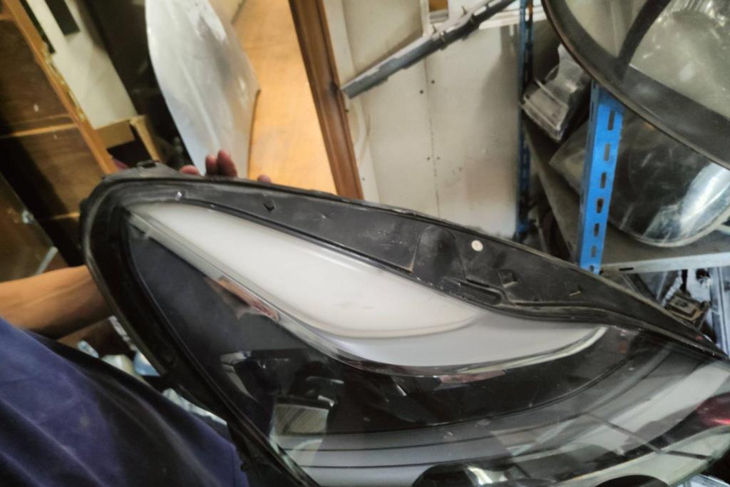 Lights Front light Tesla 3