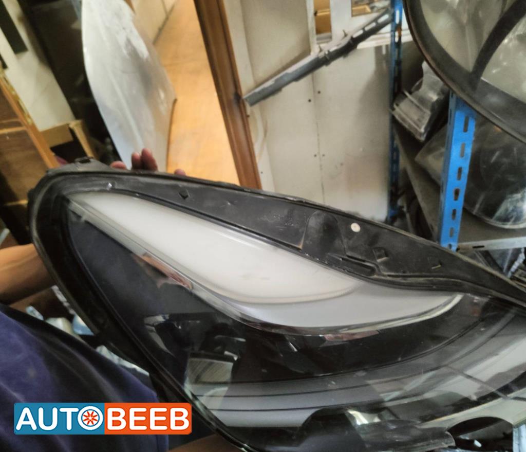 Lights Front light Tesla 3
