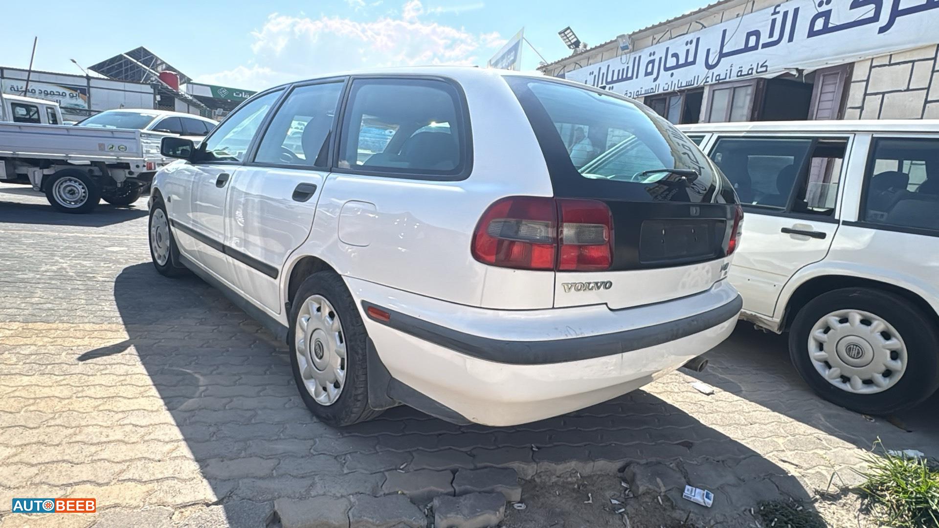 فولفو C40 2000