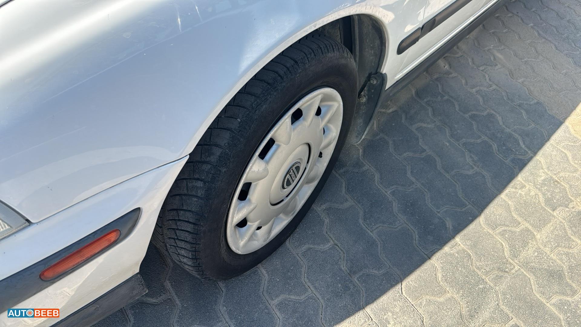 فولفو C40 2000