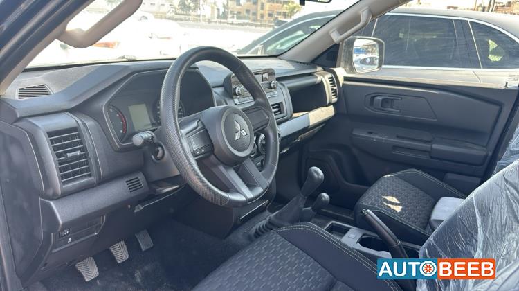 Mitsubishi L200 2025