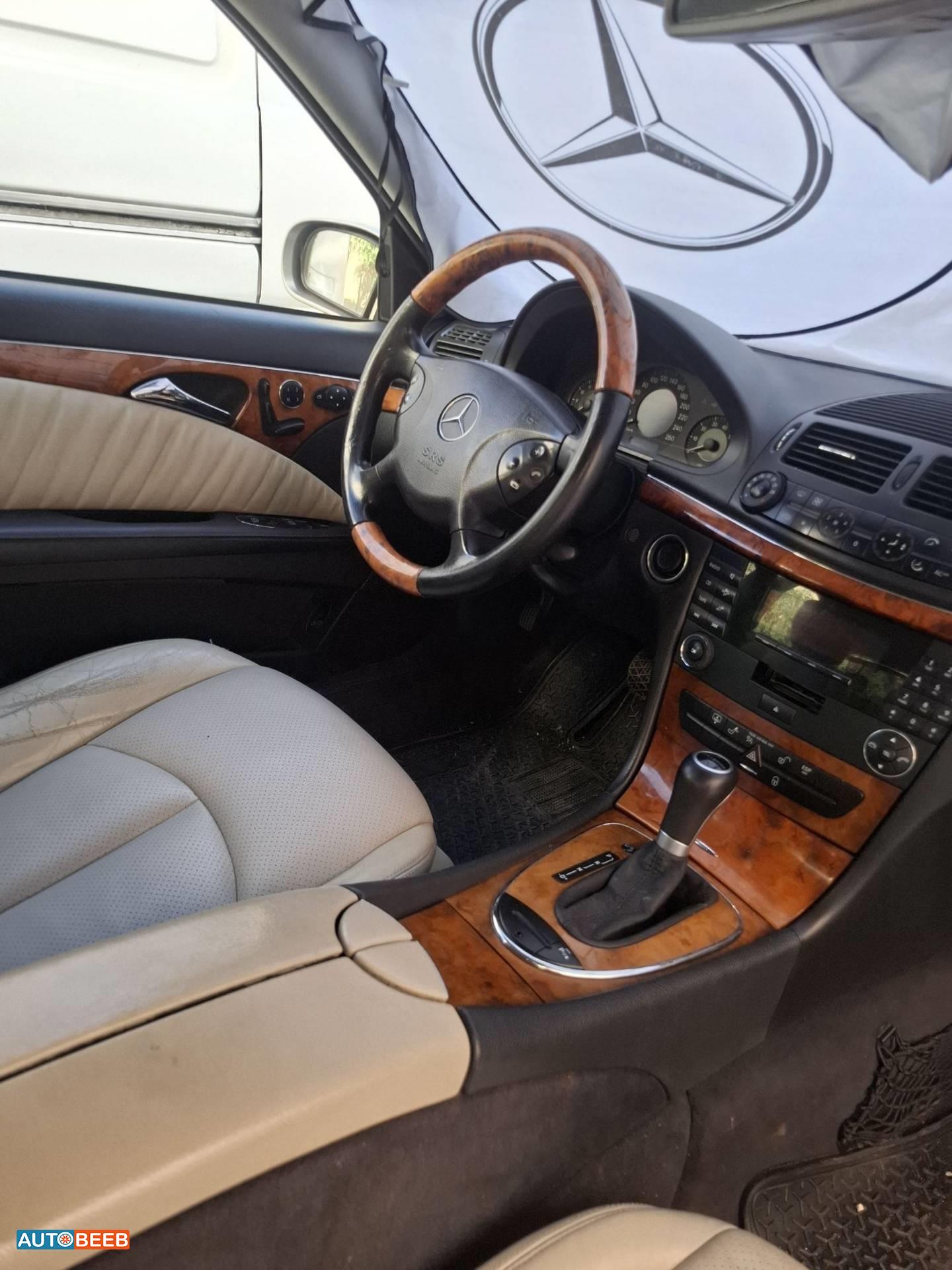 مرسيدس بنز E200 2003