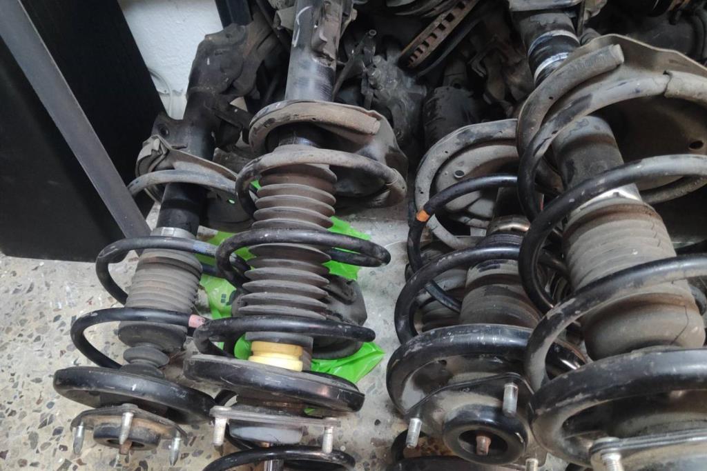  Shock Absorber Mitsubishi Lancer