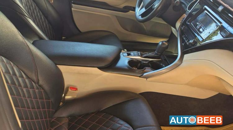 Toyota Camry 2019
