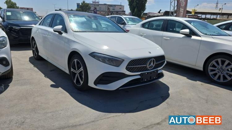 Mercedes Benz A200 2025