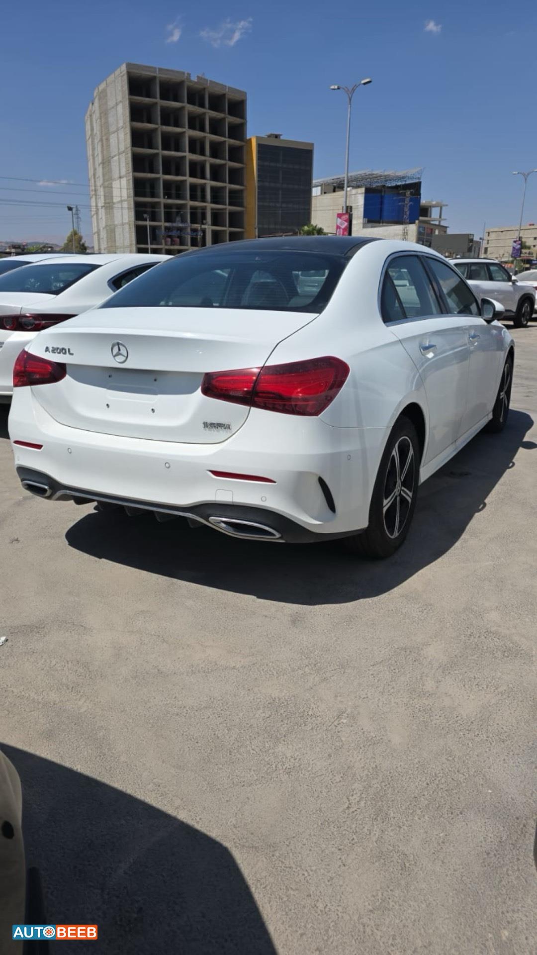 Mercedes Benz A200 2025