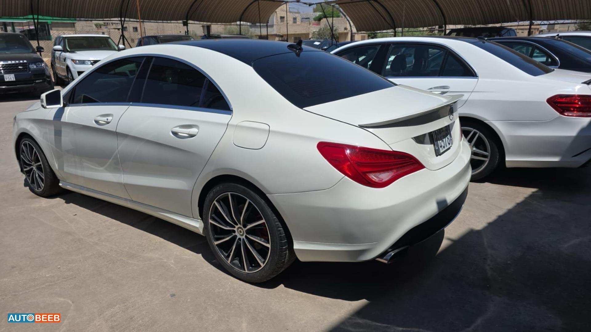 Mercedes Benz GLA200 2012