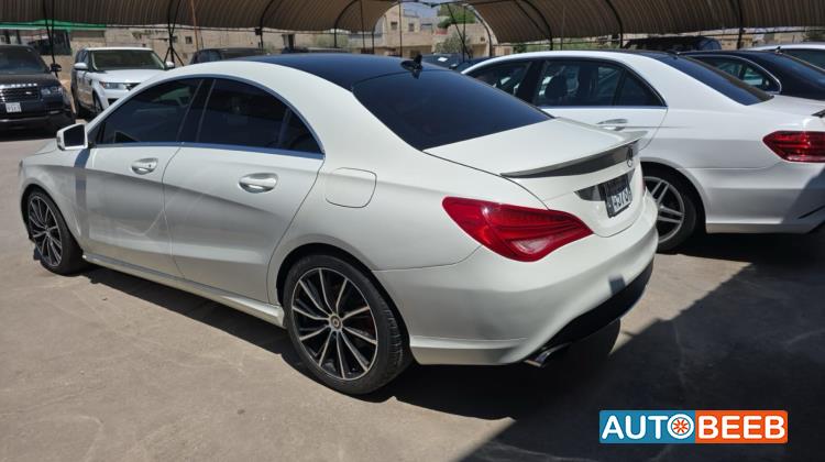 Mercedes Benz GLA200 2012