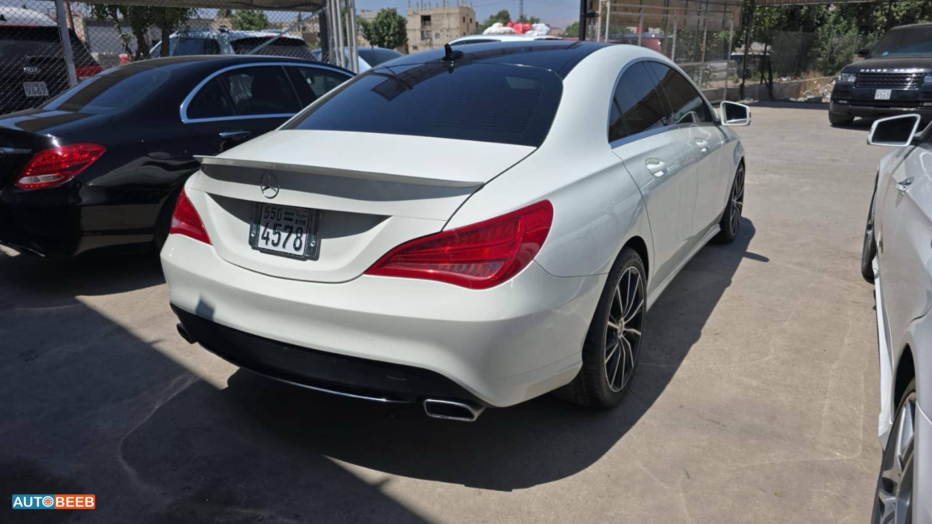 Mercedes Benz GLA200 2012