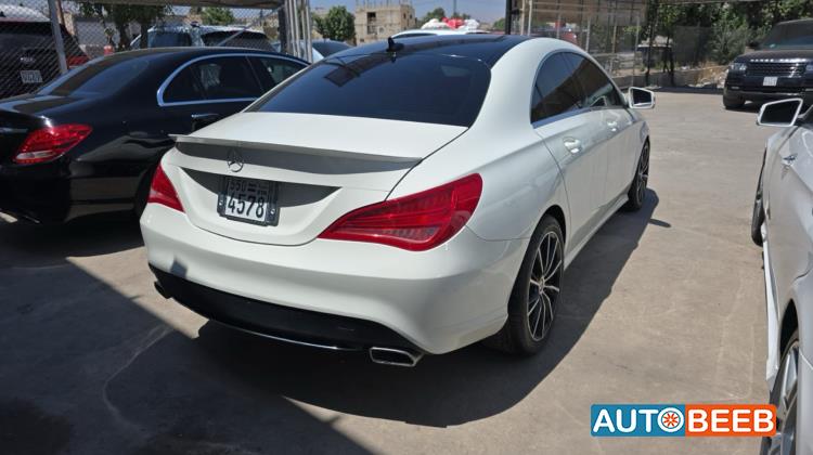 Mercedes Benz GLA200 2012