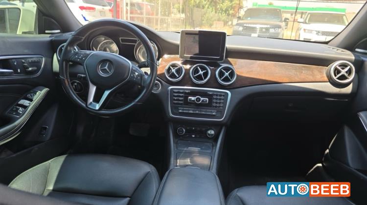 Mercedes Benz GLA200 2012