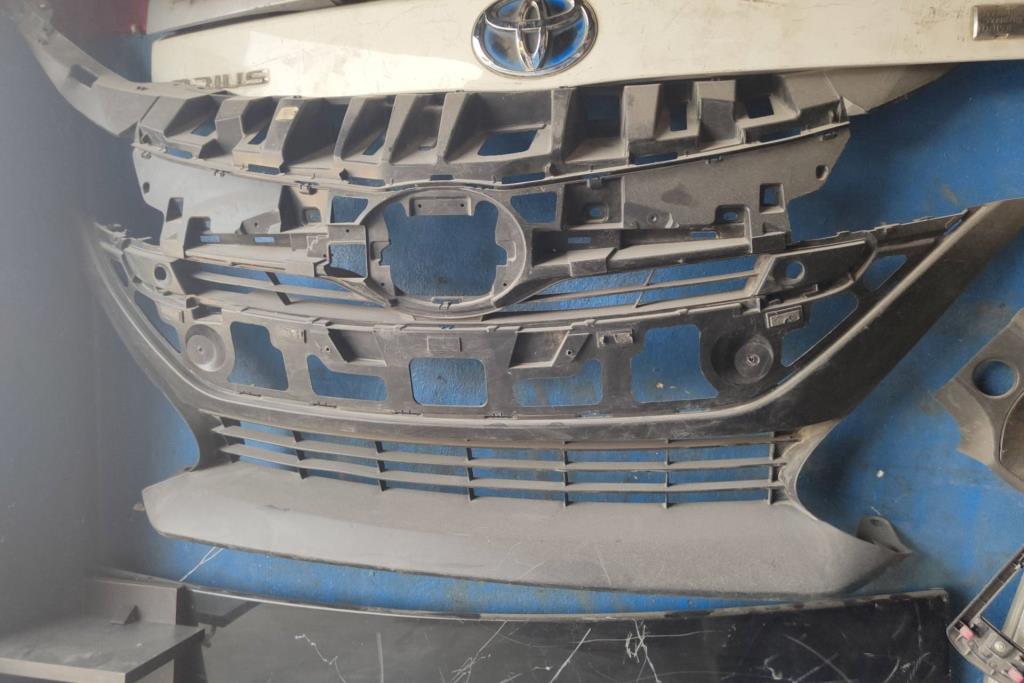 Body  Grilles Toyota Prius