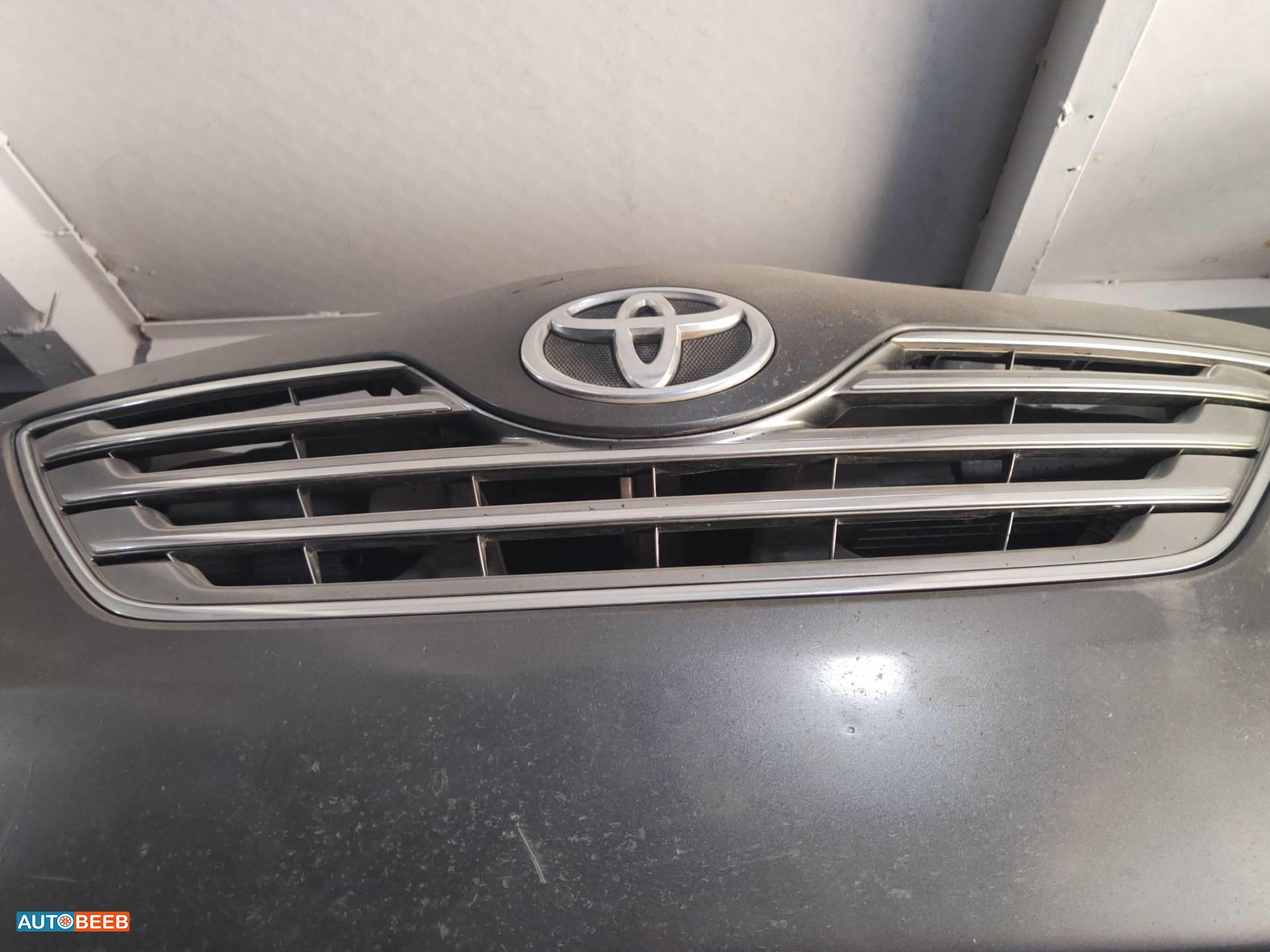 Body  Grilles Toyota Camry