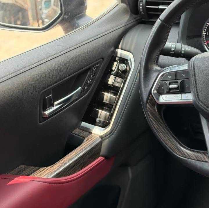 Toyota Land Cruiser 2024
