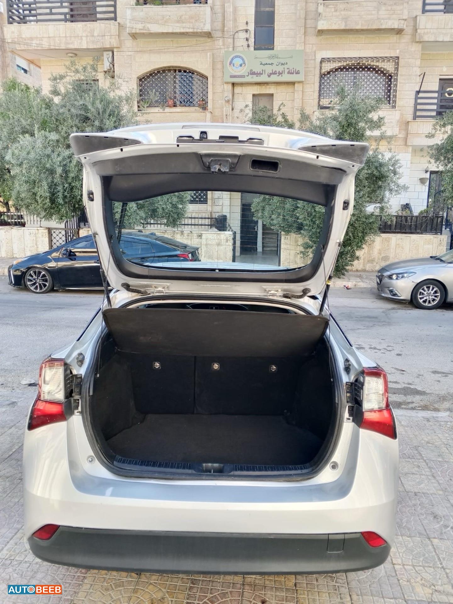 تويوتا بريوس 2021