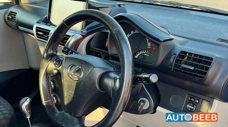 Toyota iQ 2012