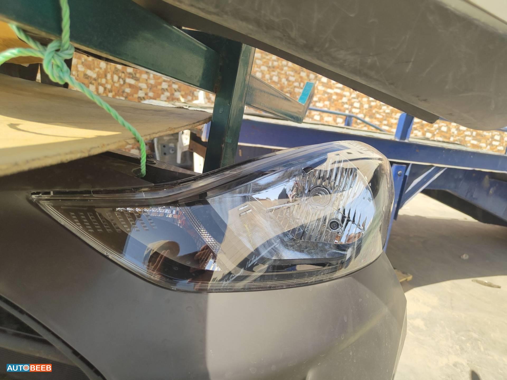 ضوء امامي شمال هيونداي i10 2021 2022