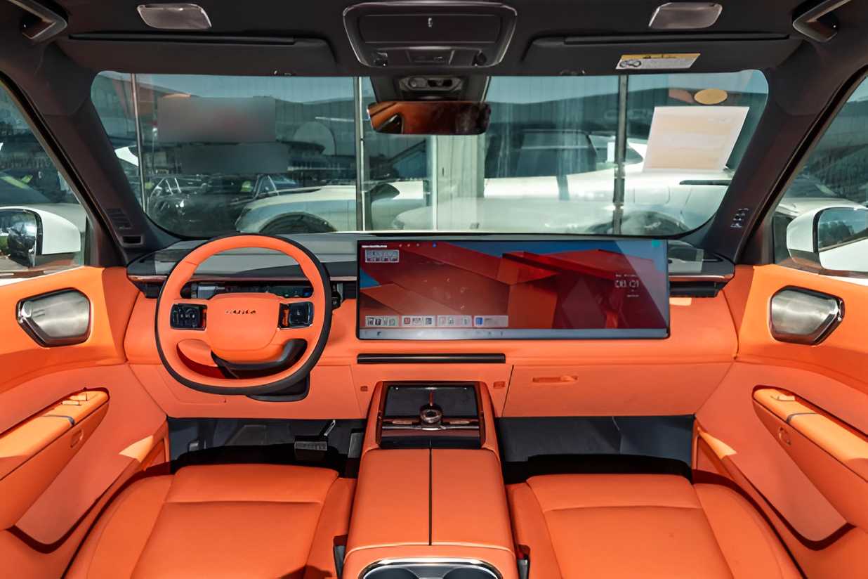 Lynk & Co 900 2025