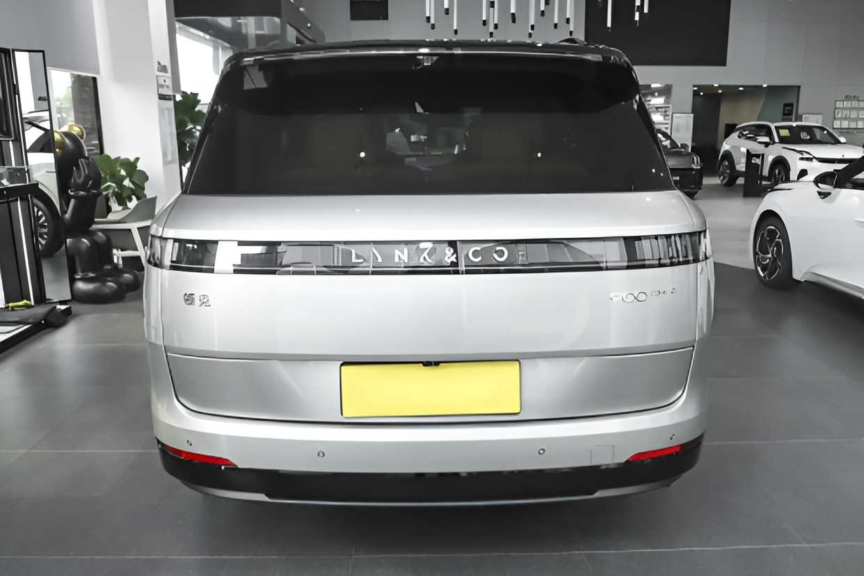 Lynk & Co 900 2025