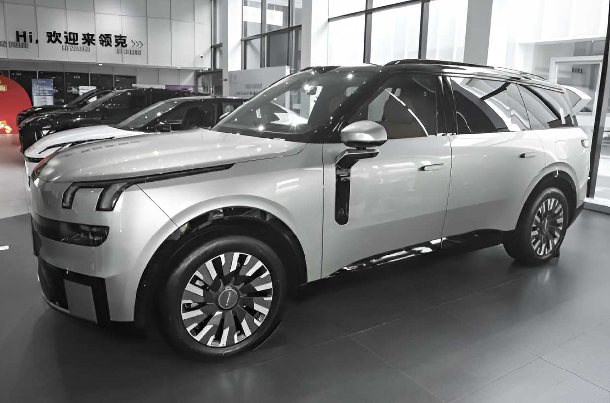 Lynk & Co 900 2025