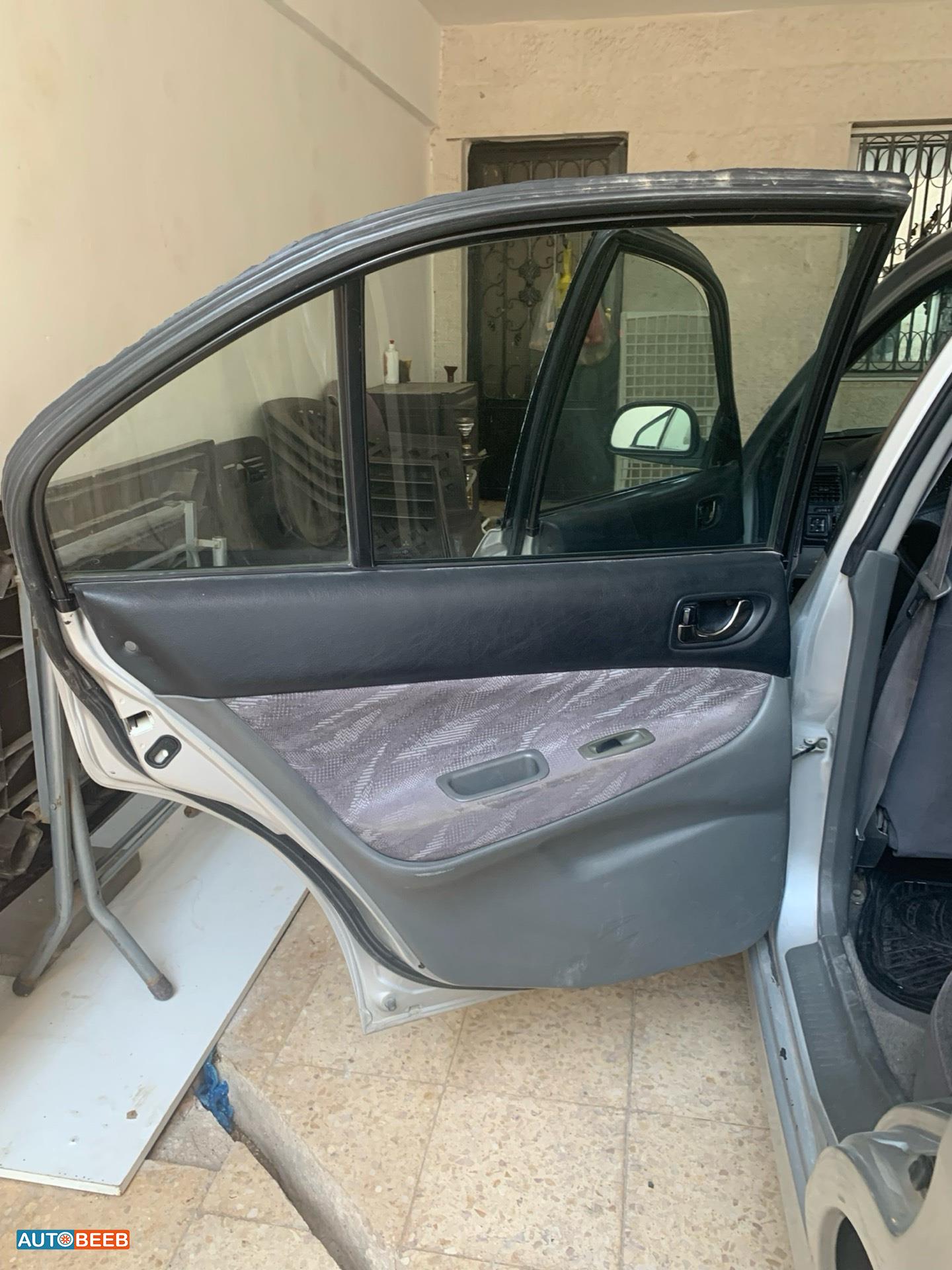 Mitsubishi Galant 2003