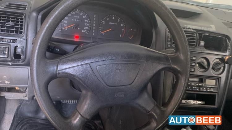 Mitsubishi Galant 2003