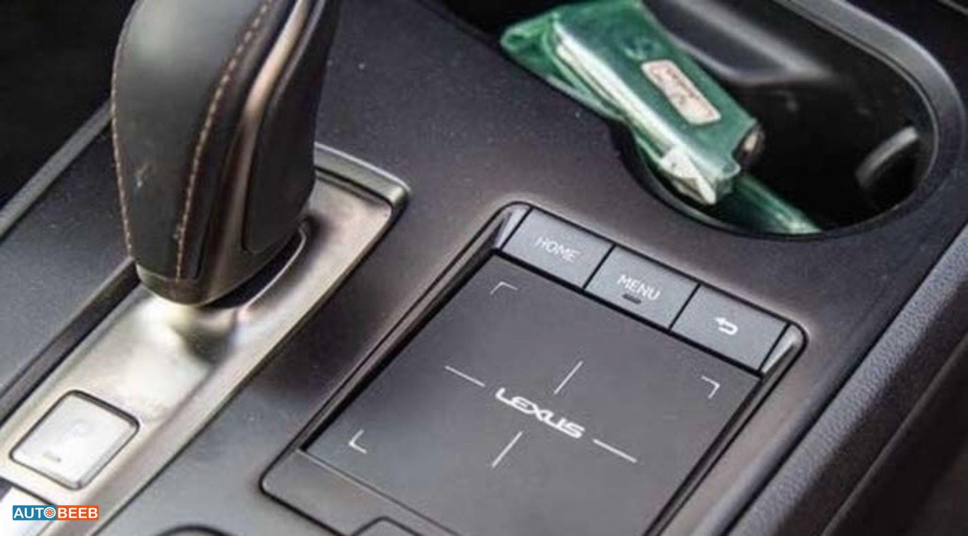Lexus UX300 2021