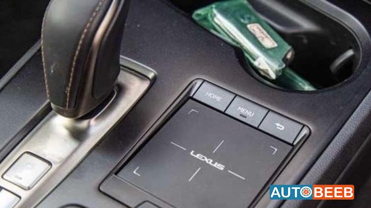 Lexus UX300 2021