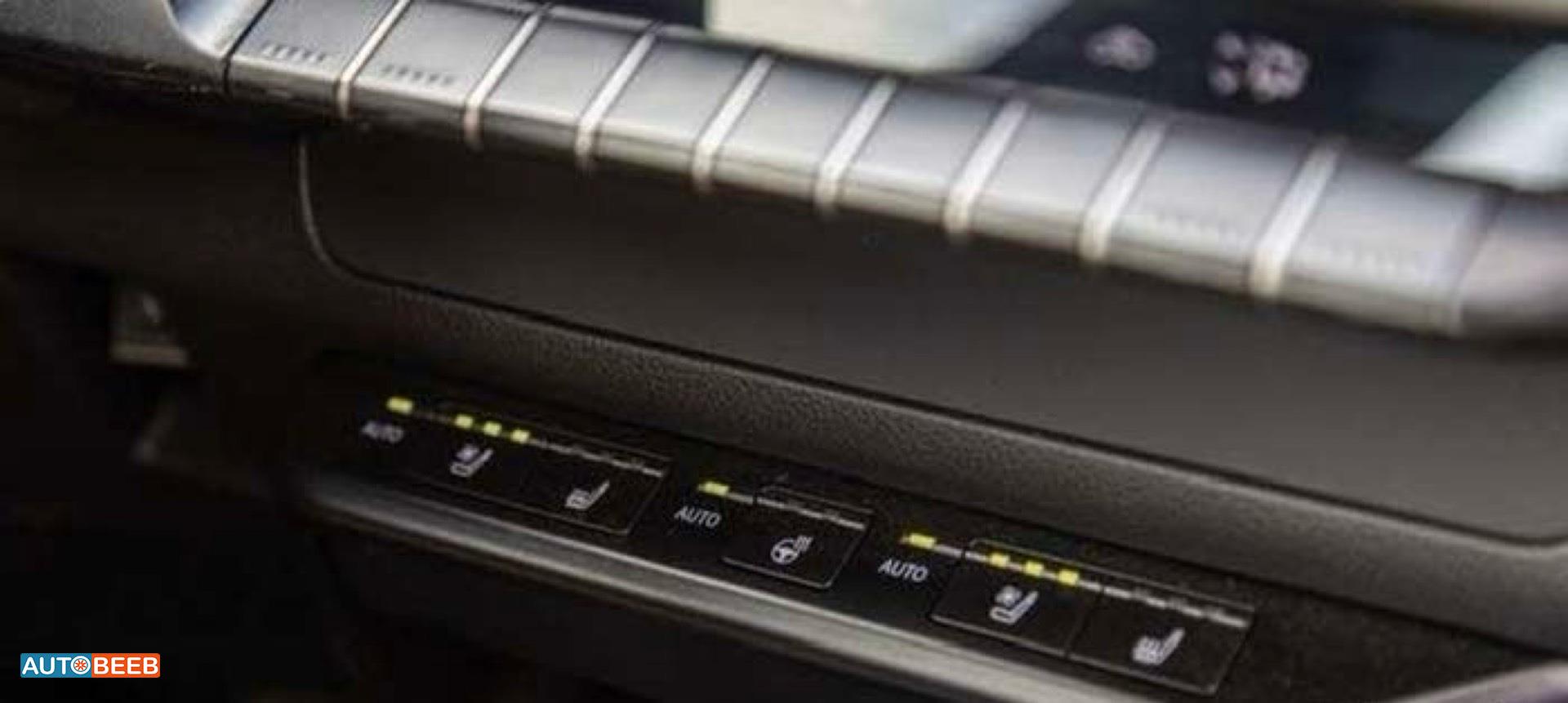 Lexus UX300 2021