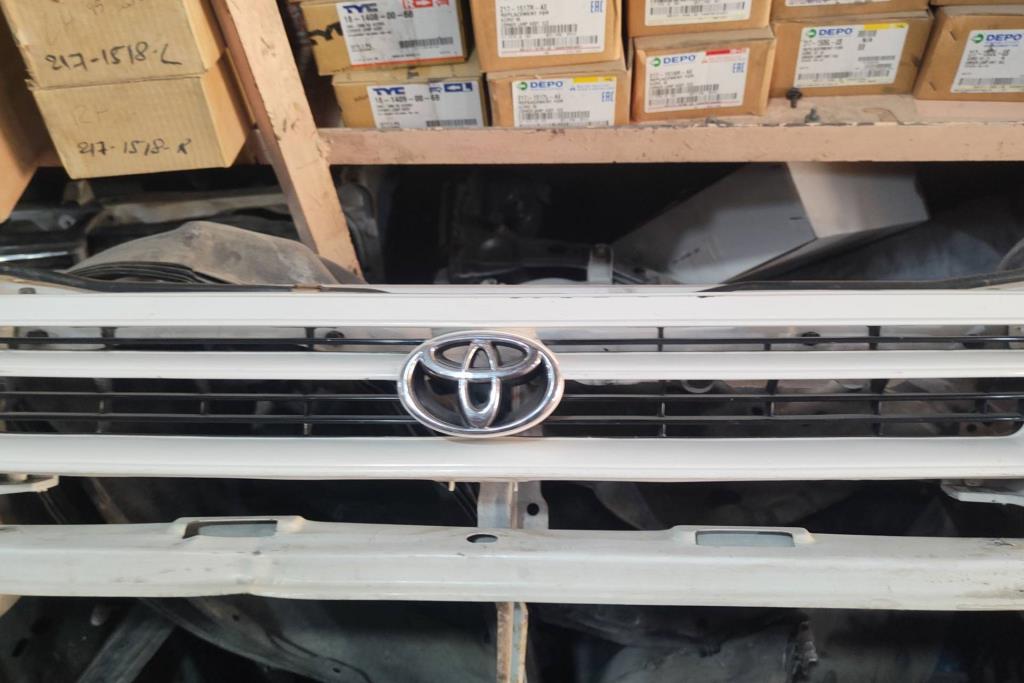 Body  Grilles Toyota Corolla