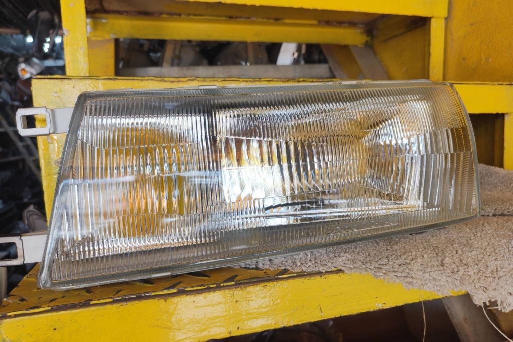 Lights Front light Nissan Sunny