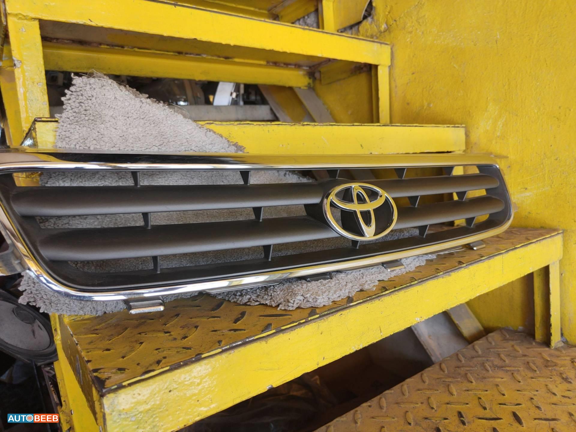 Body  Grilles Toyota Camry