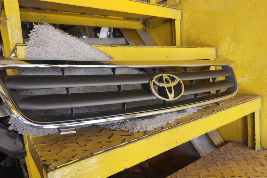 Body  Grilles Toyota Camry