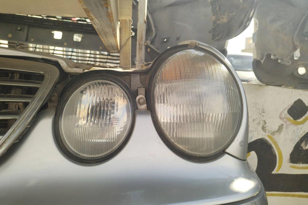 Lights Front light Mercedes Benz E200
