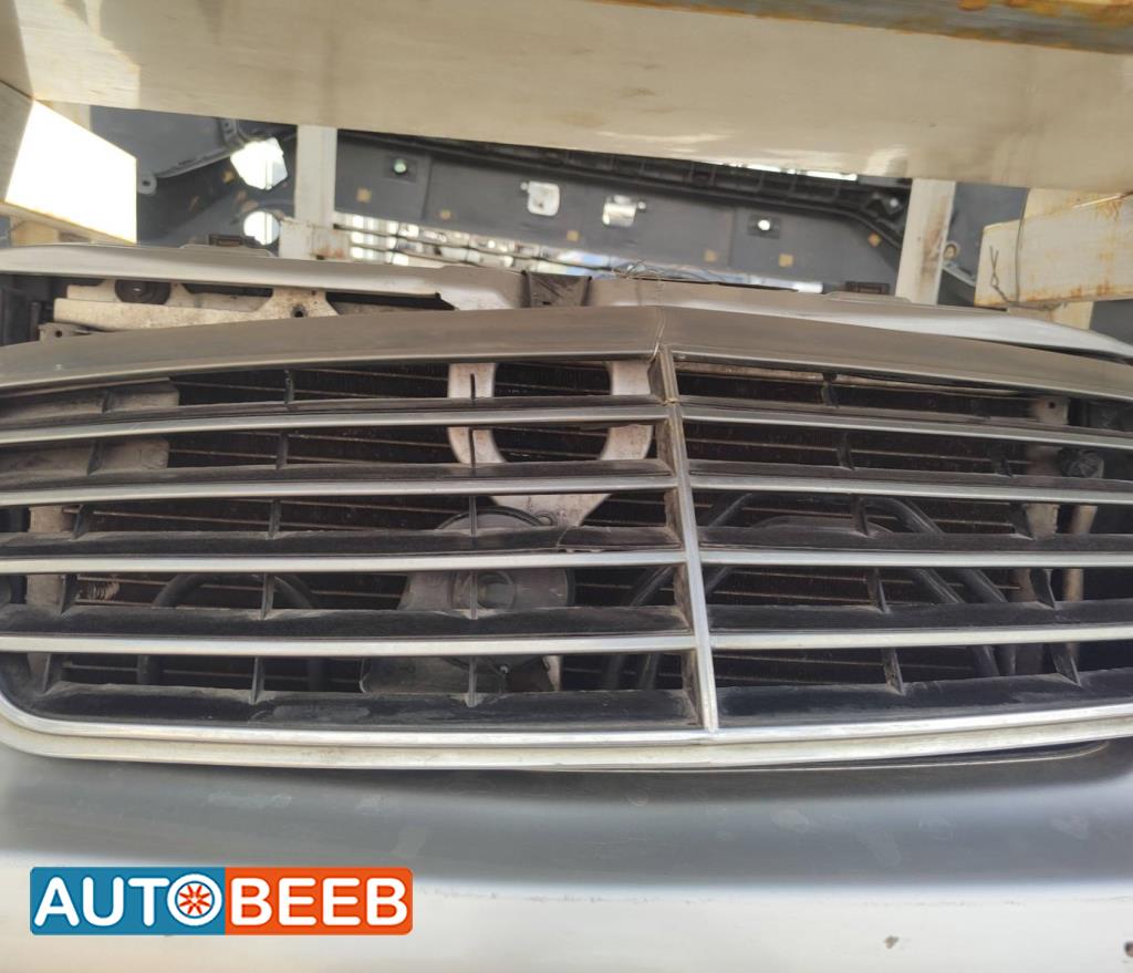 Body  Grilles Mercedes Benz E200