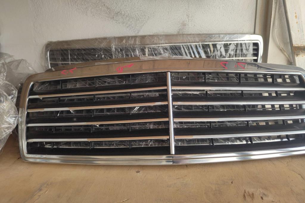 Body  Grilles Mercedes Benz C200