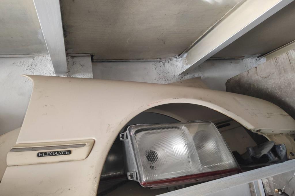 Body  Fenders  Mercedes Benz E200